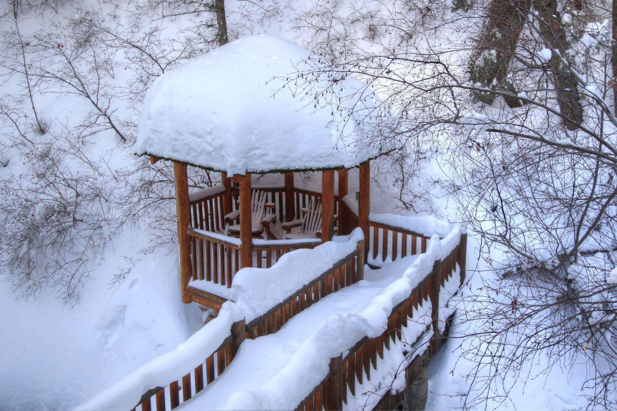 Sundance Log Cabin On The Stream מראה חיצוני תמונה